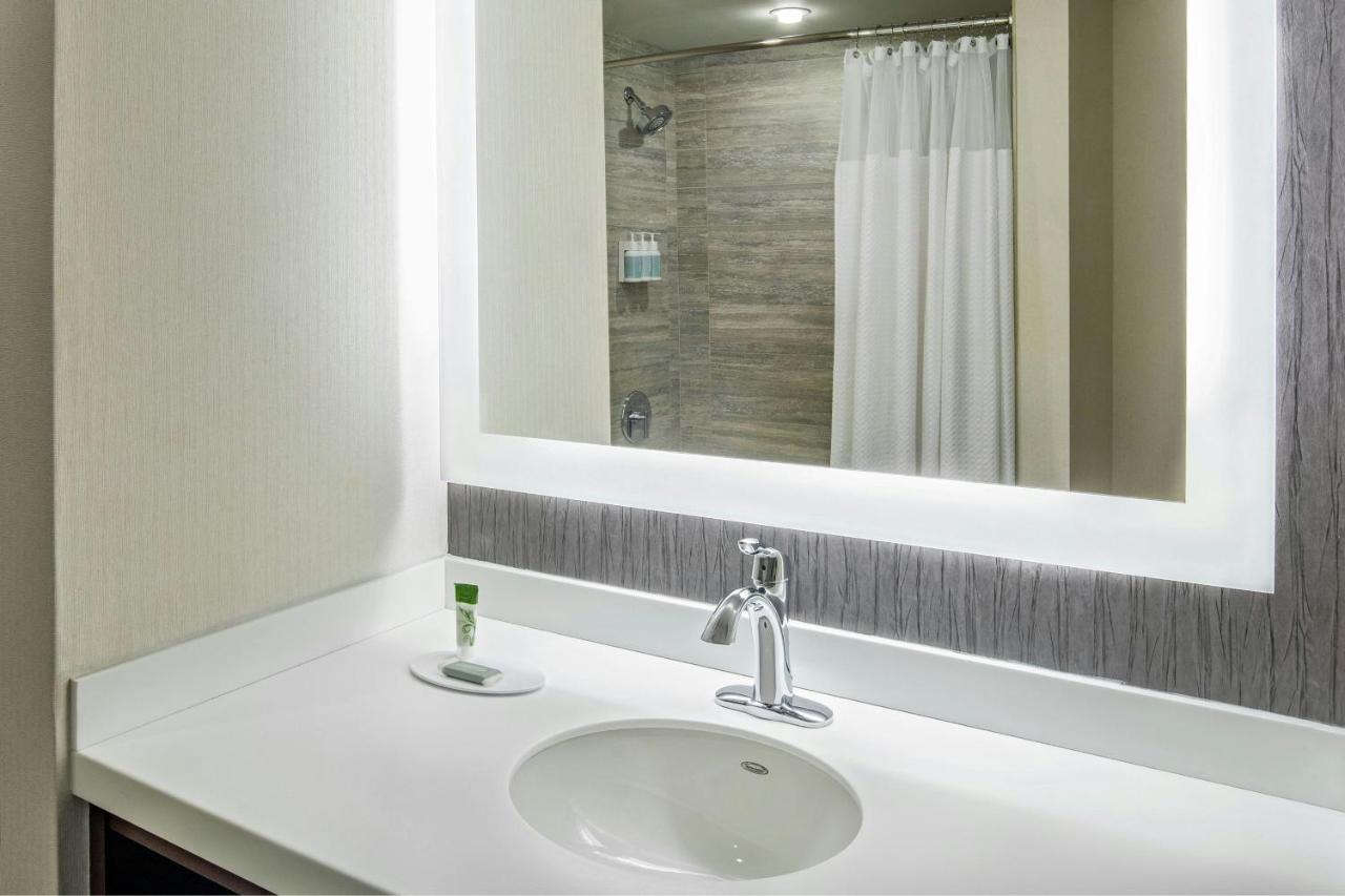 Double Room with Double Bed and City View at Courtyard by Marriott Boston Downtown