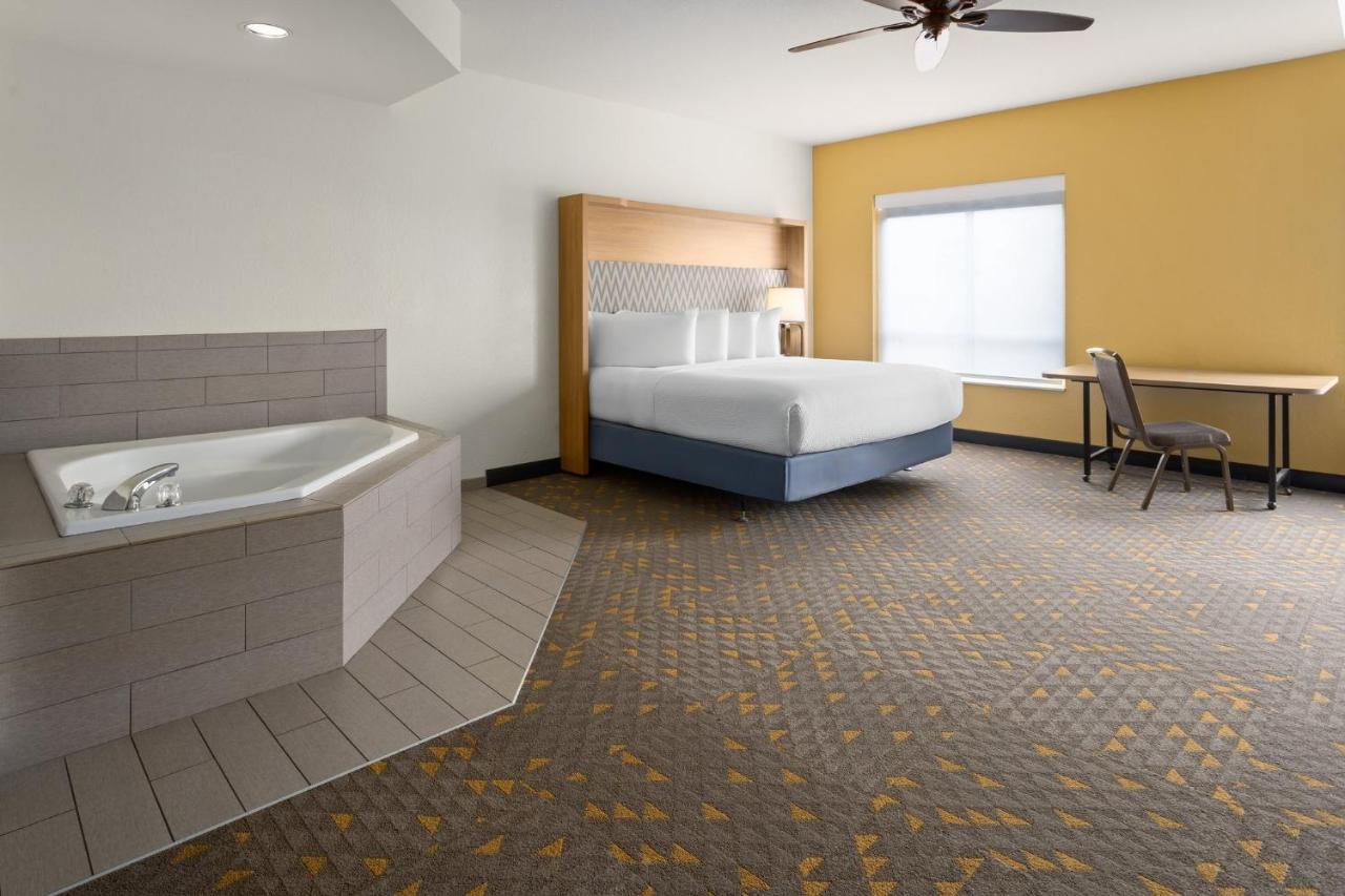 | Holiday Inn Jackson Southeast - Pearl, an IHG Hotel
