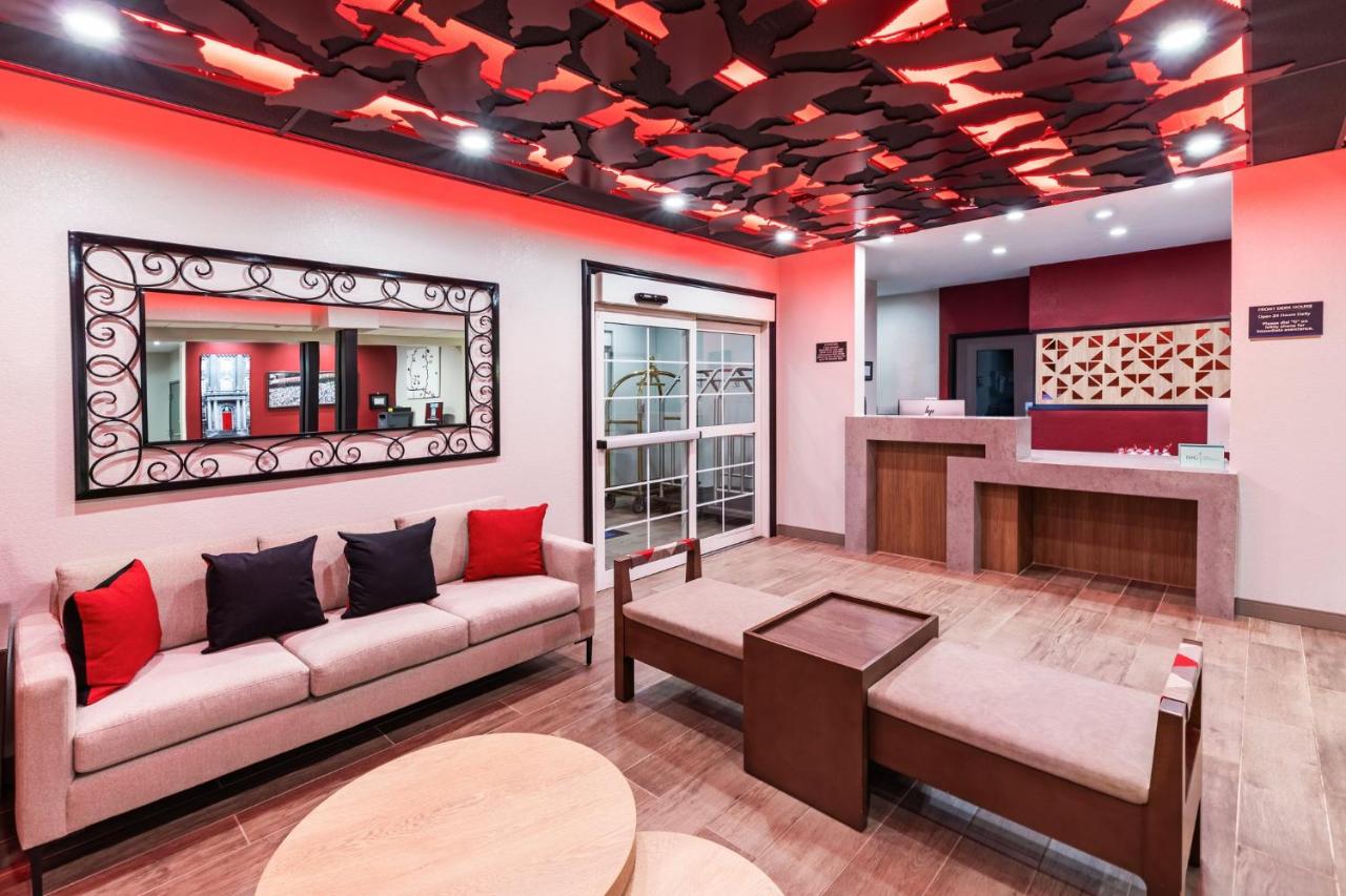 | Candlewood Suites Fayetteville, an IHG Hotel