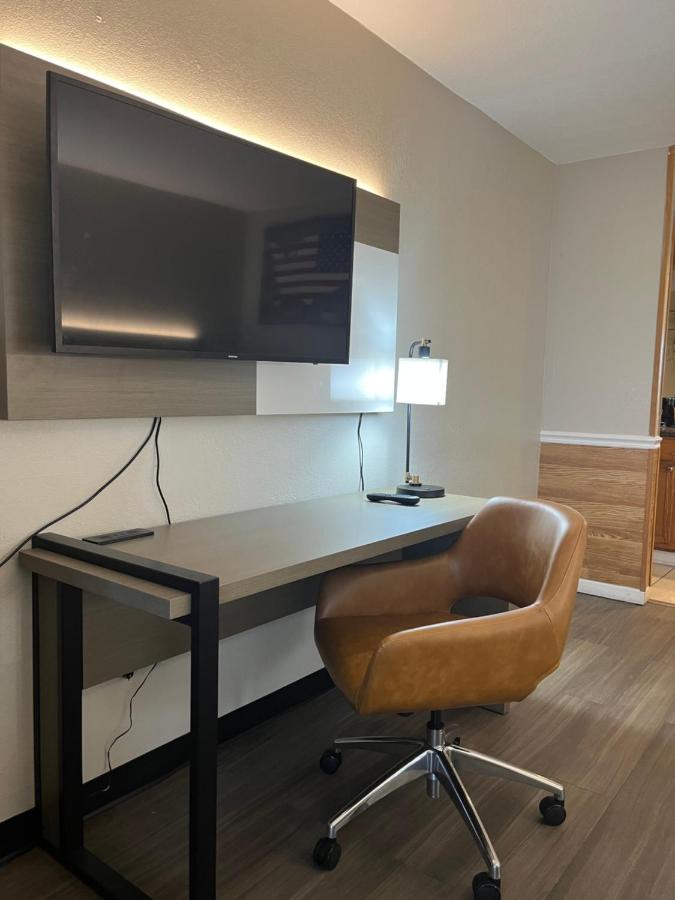  | Hallmarc Inn & Suites of West Memphis