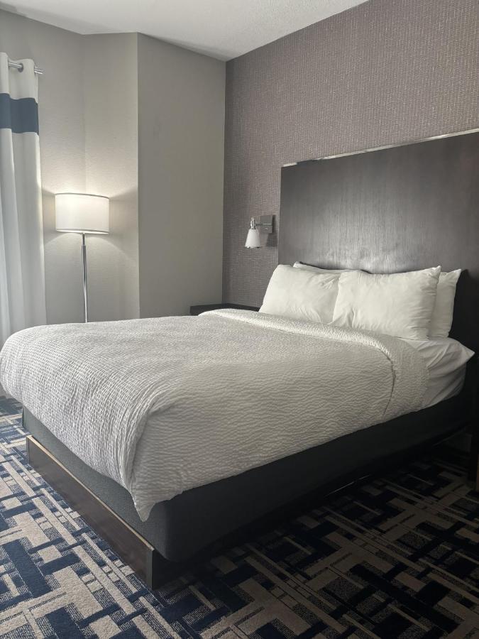| Four Points by Sheraton Charlotte - Lake Norman