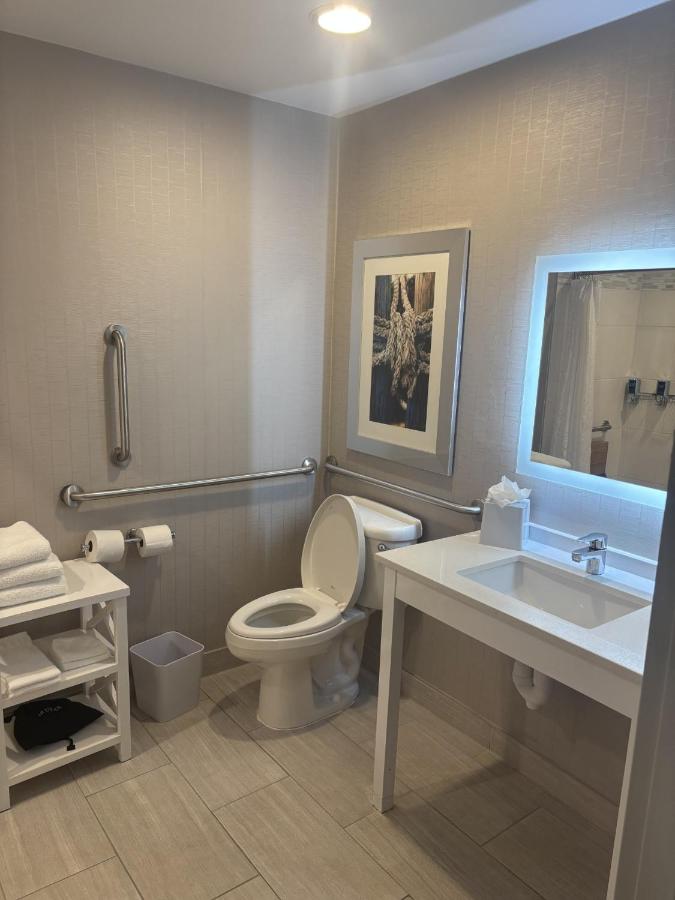 | Four Points by Sheraton Charlotte - Lake Norman