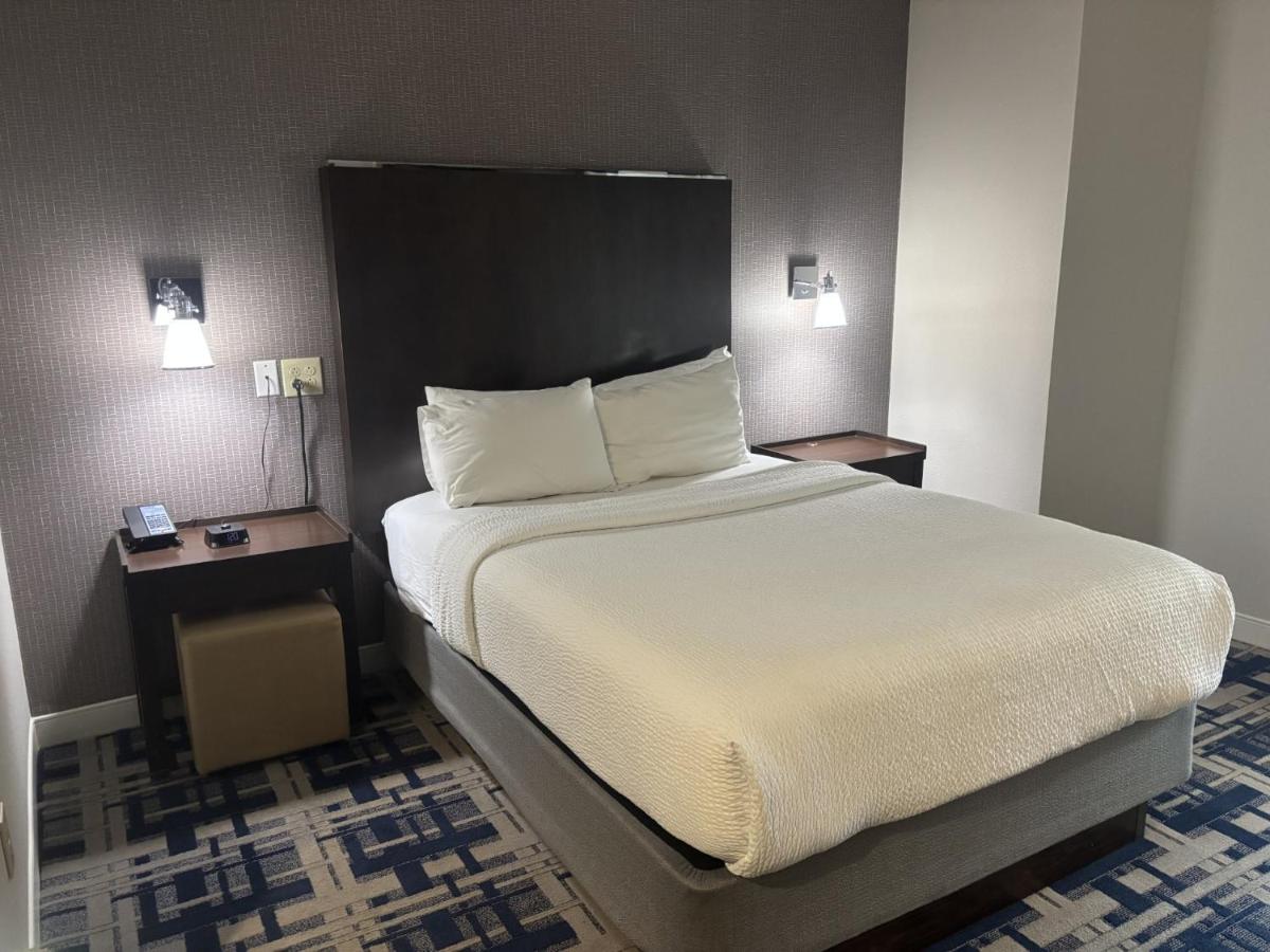 | Four Points by Sheraton Charlotte - Lake Norman