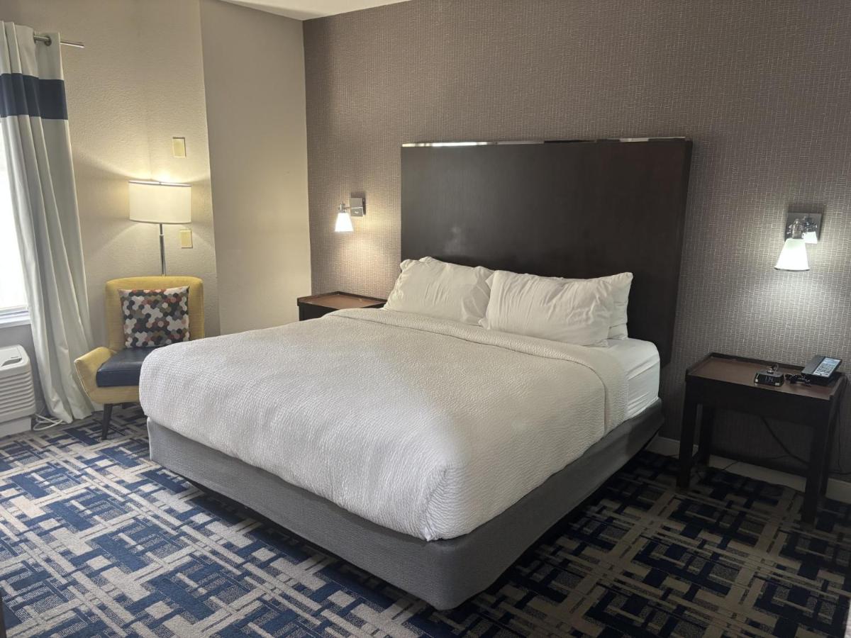 | Four Points by Sheraton Charlotte - Lake Norman