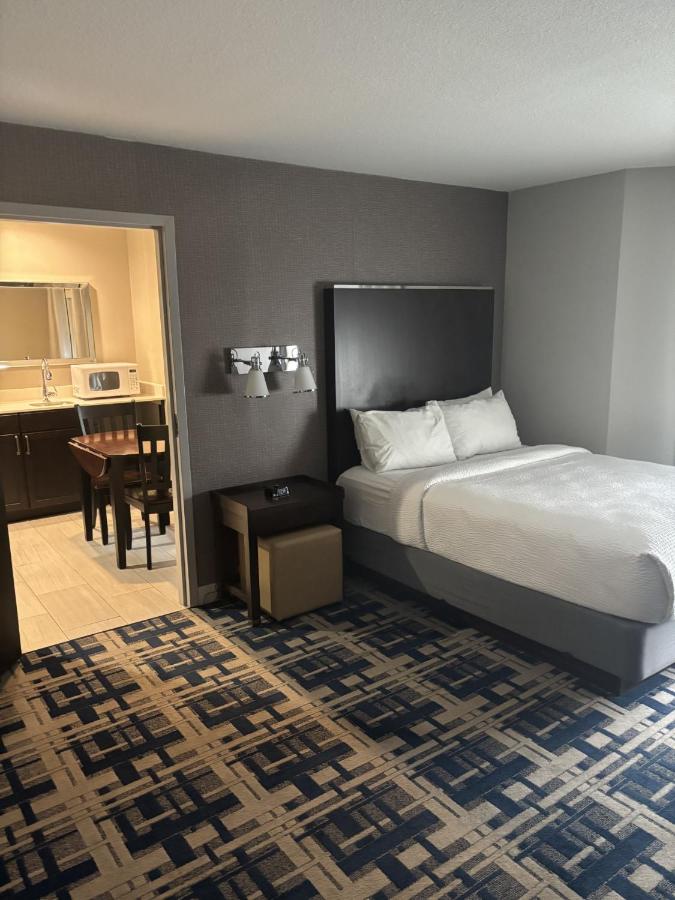 | Four Points by Sheraton Charlotte - Lake Norman