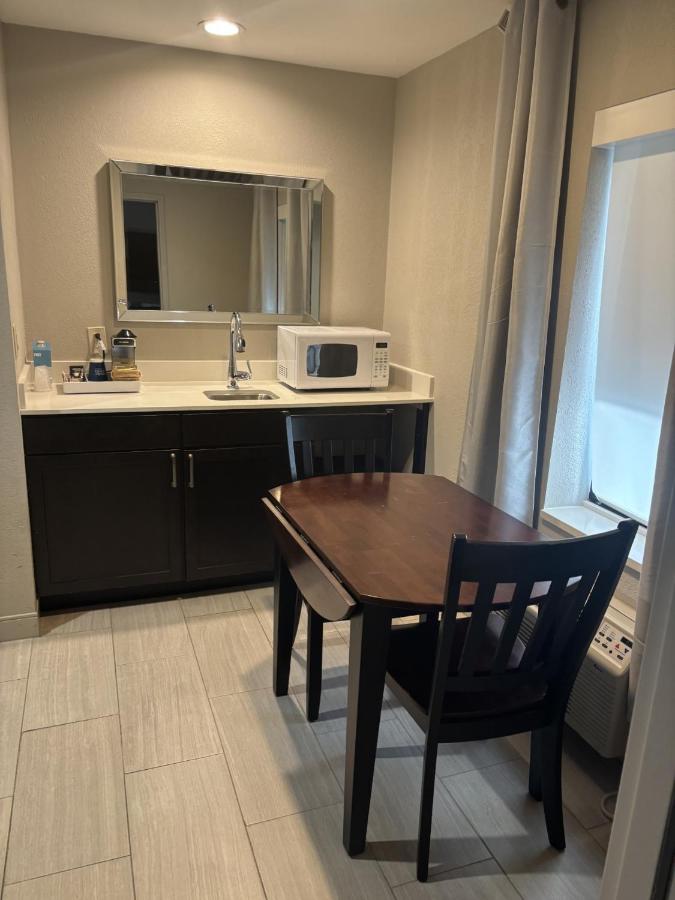 | Four Points by Sheraton Charlotte - Lake Norman