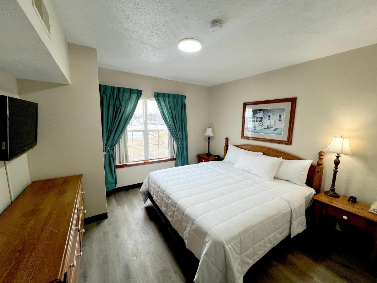 Standard King Room at Van Buren Hotel