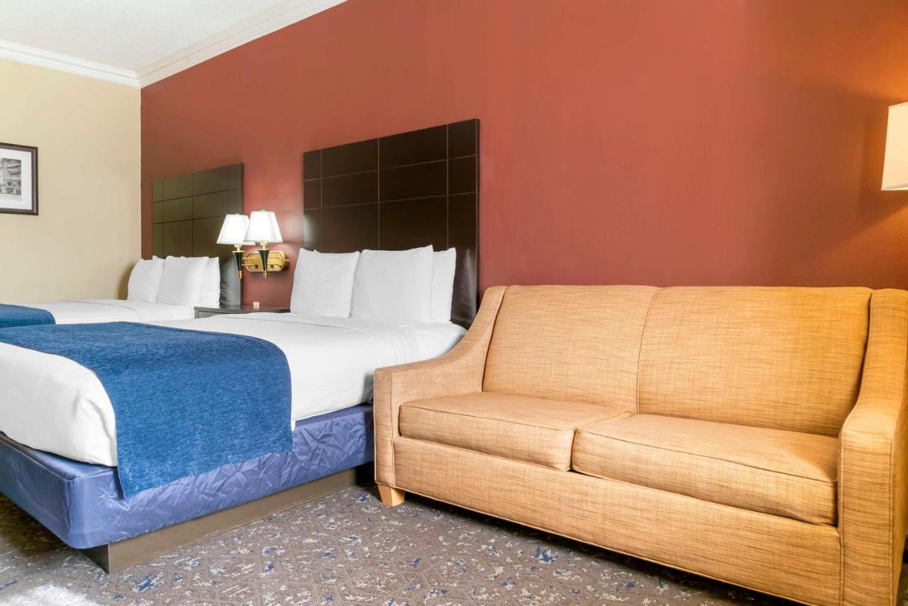 Oversized Queen room with Two Queen Beds and Sofa bed – Non Smoking at Best Western Greenfield Inn