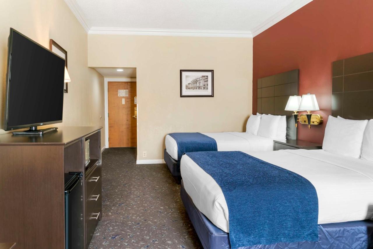 Oversized Queen room with Two Queen Beds and Sofa bed – Non Smoking at Best Western Greenfield Inn