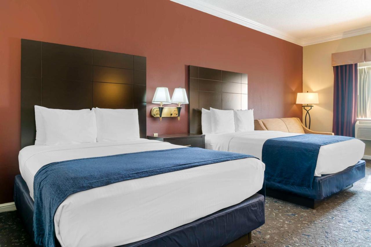Oversized Queen room with Two Queen Beds and Sofa bed – Non Smoking at Best Western Greenfield Inn