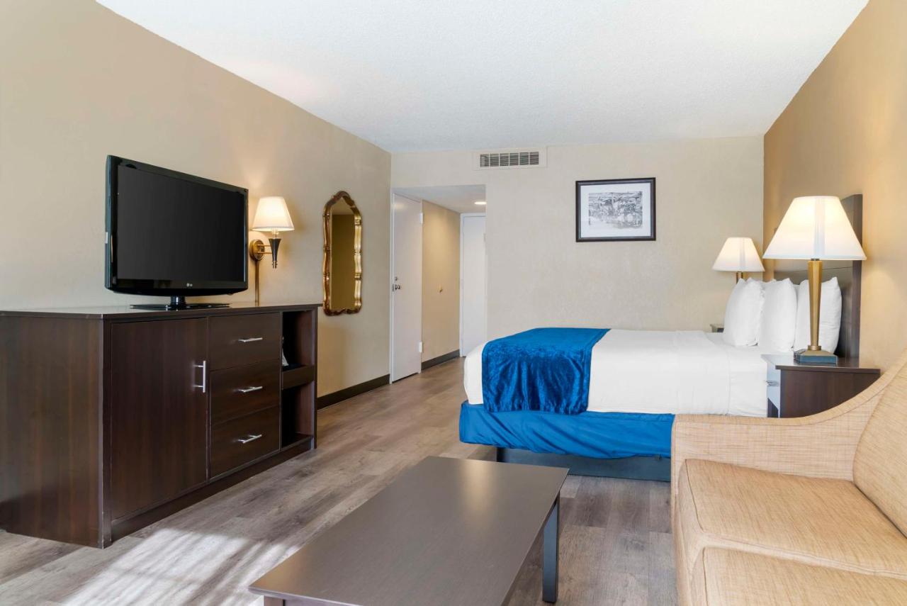  | Best Western Greenfield Inn