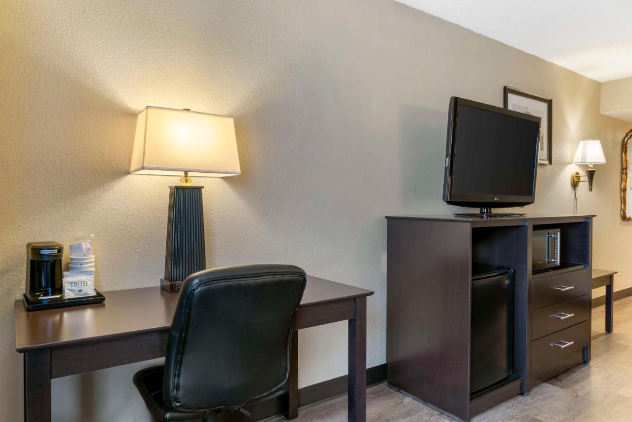 King Room - Disability Access at Best Western Greenfield Inn