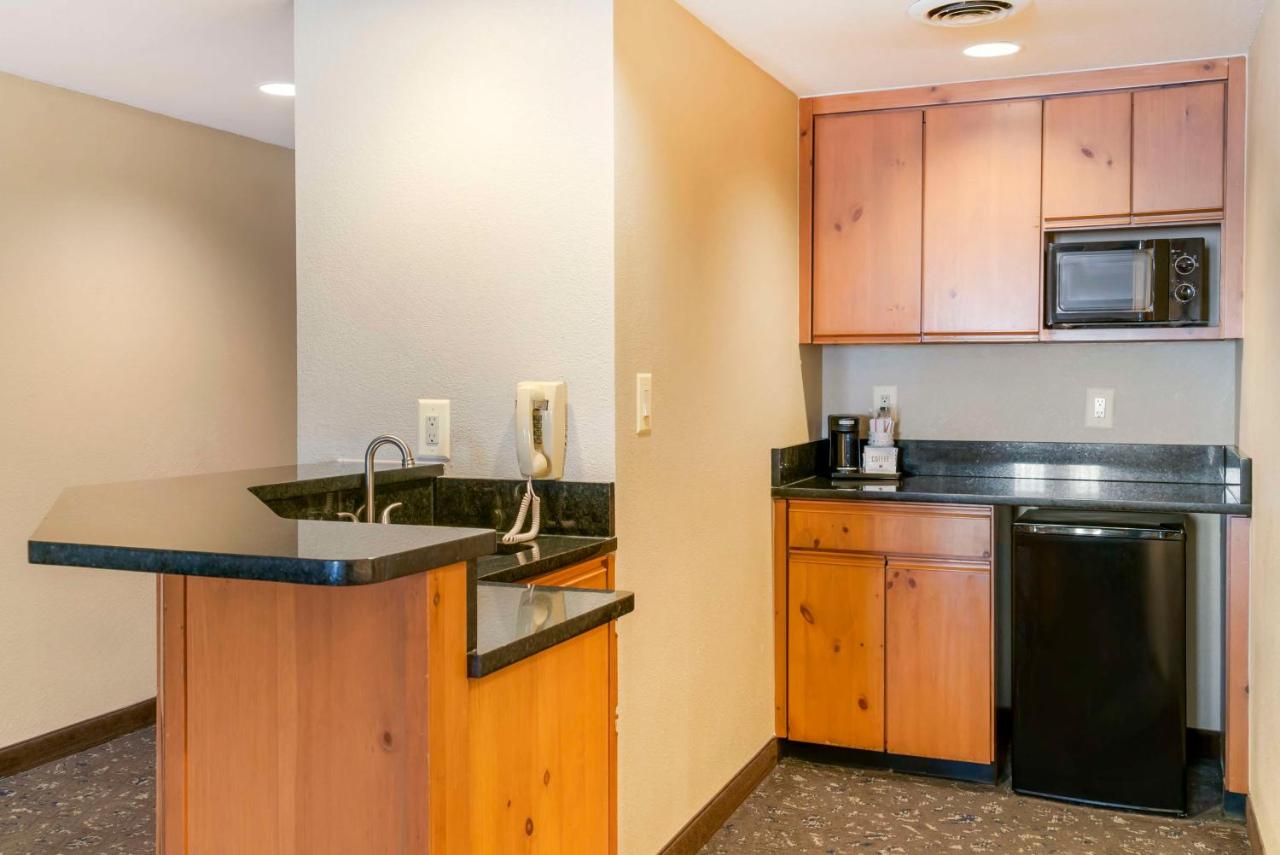 King Room - Non-Smoking at Best Western Greenfield Inn