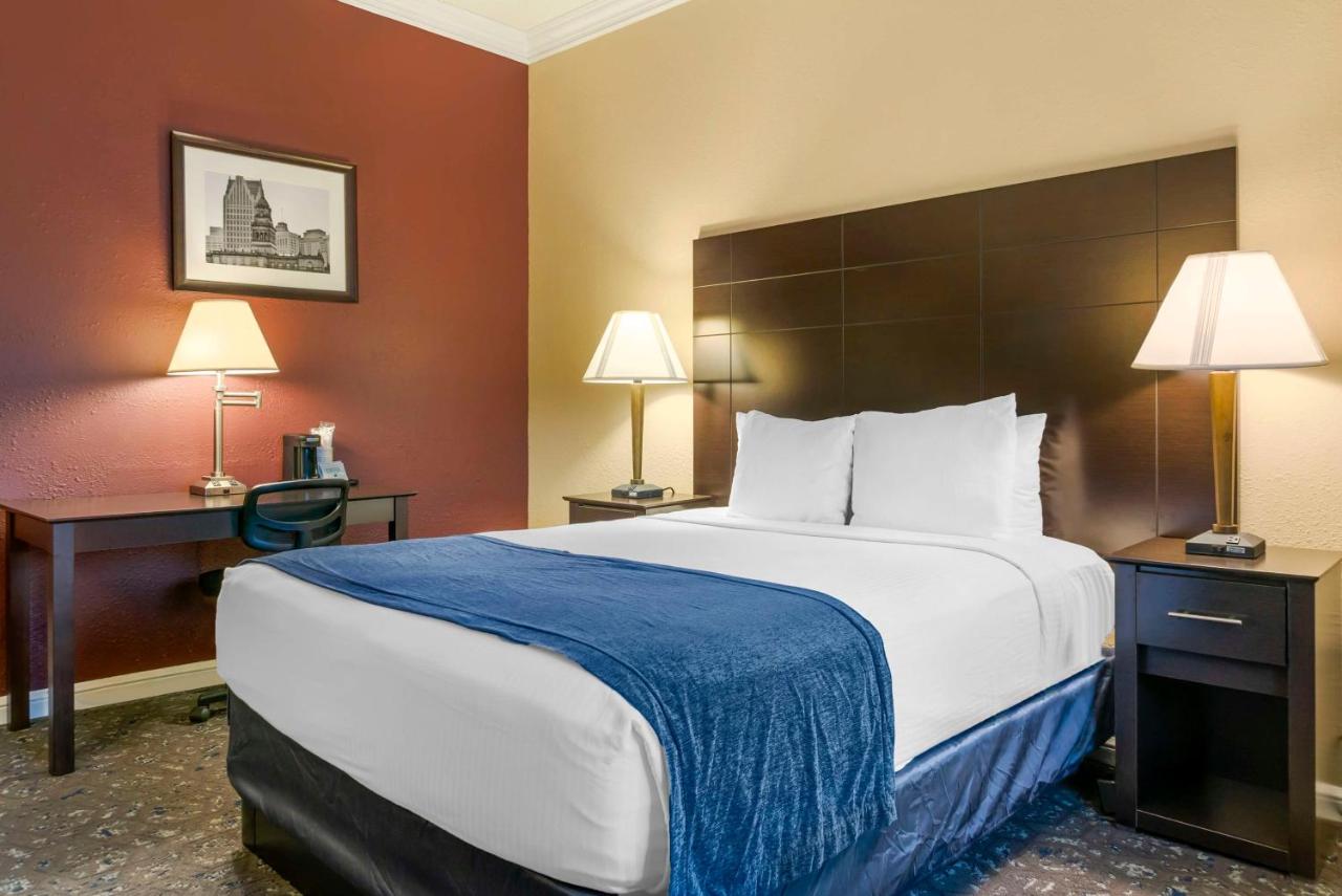 Queen Room - Non-Smoking at Best Western Greenfield Inn