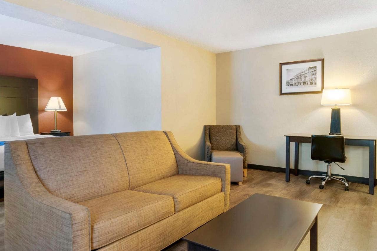 King Suite with Whirlpool - Non-Smoking at Best Western Greenfield Inn