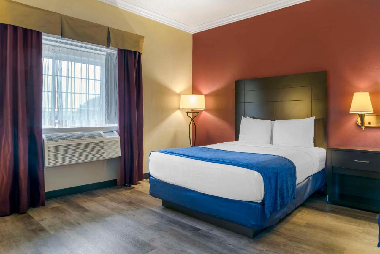 King Suite with Whirlpool - Non-Smoking at Best Western Greenfield Inn