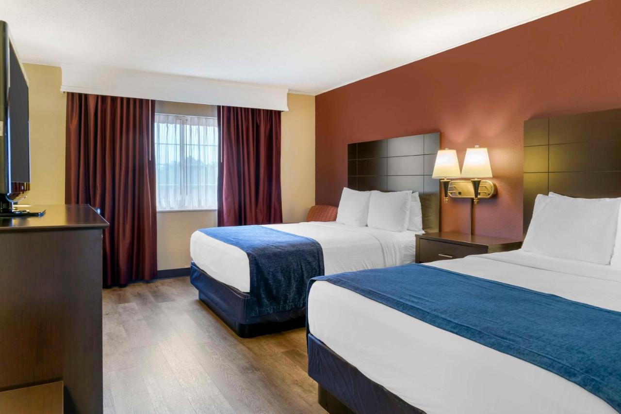 Queen Room with Two Queen Beds - Disability Access at Best Western Greenfield Inn