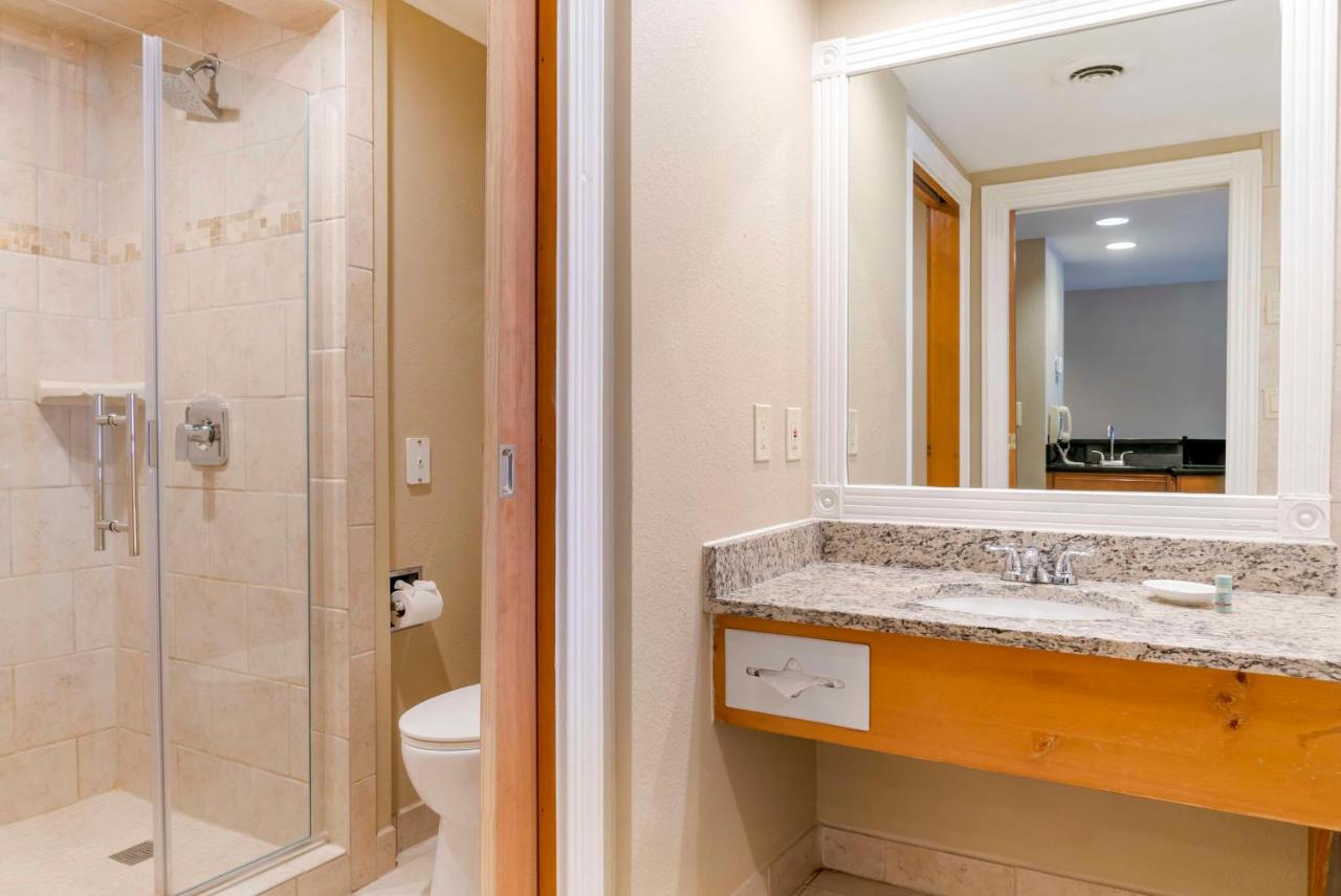 King Room - Non-Smoking at Best Western Greenfield Inn
