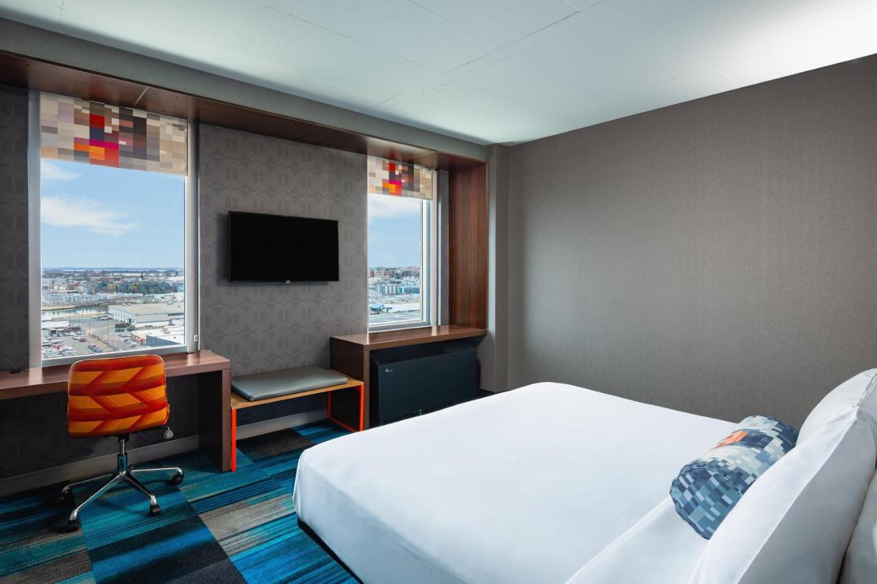 King Room - Hearing Accessible at Aloft by Marriott Boston Seaport District