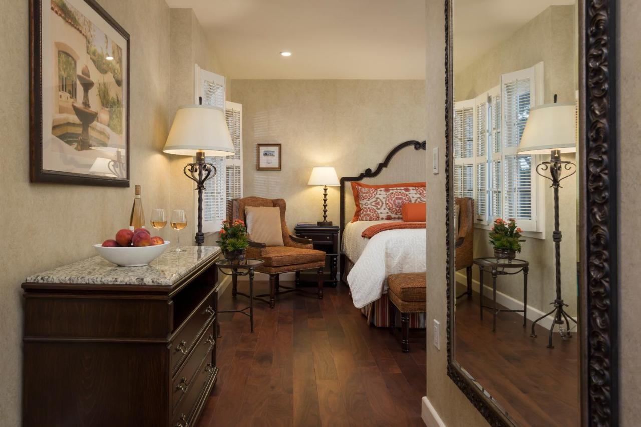 Queen Studio - Disability Access at Casa Munras Garden Hotel & Spa