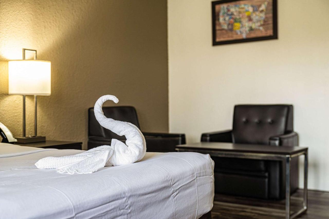  | Econo Lodge Streetsboro
