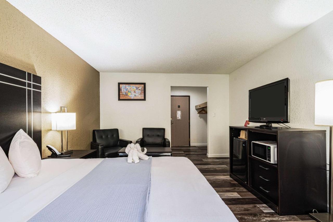  | Econo Lodge Streetsboro