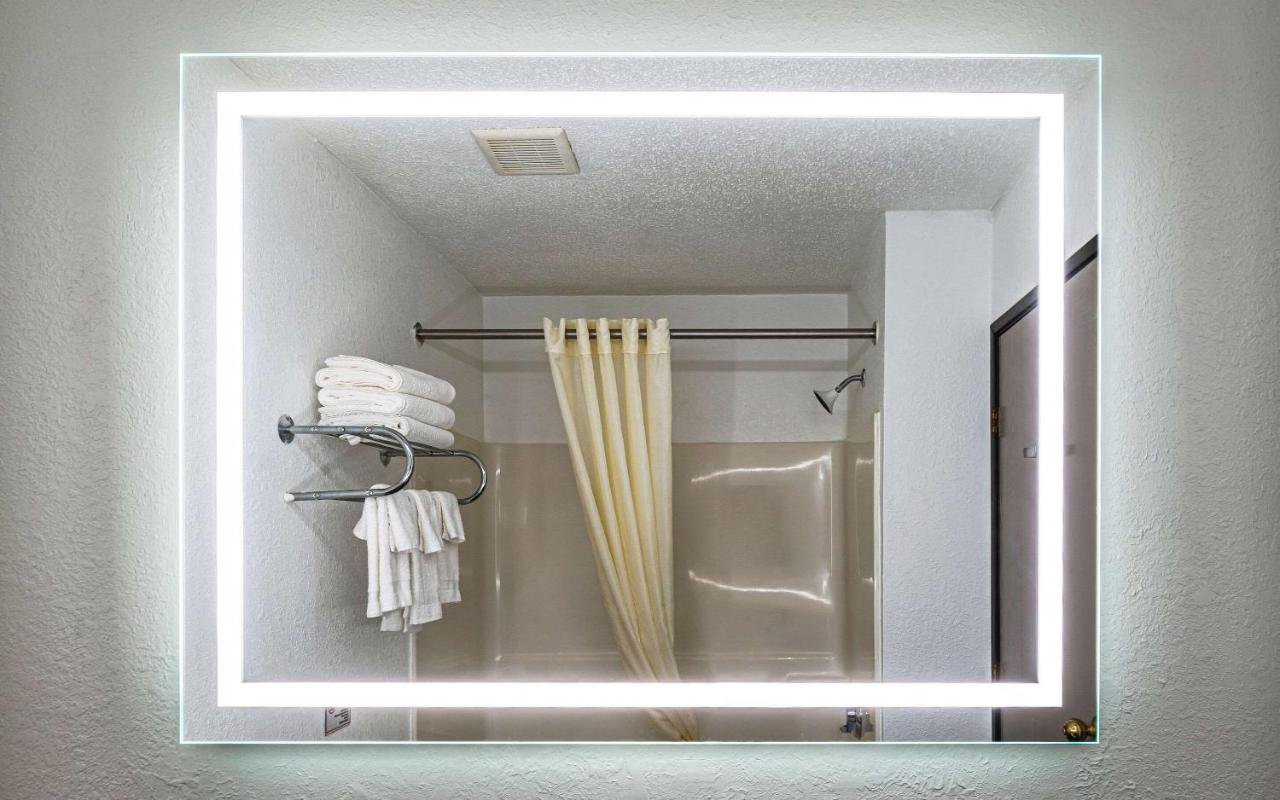  | Econo Lodge Streetsboro