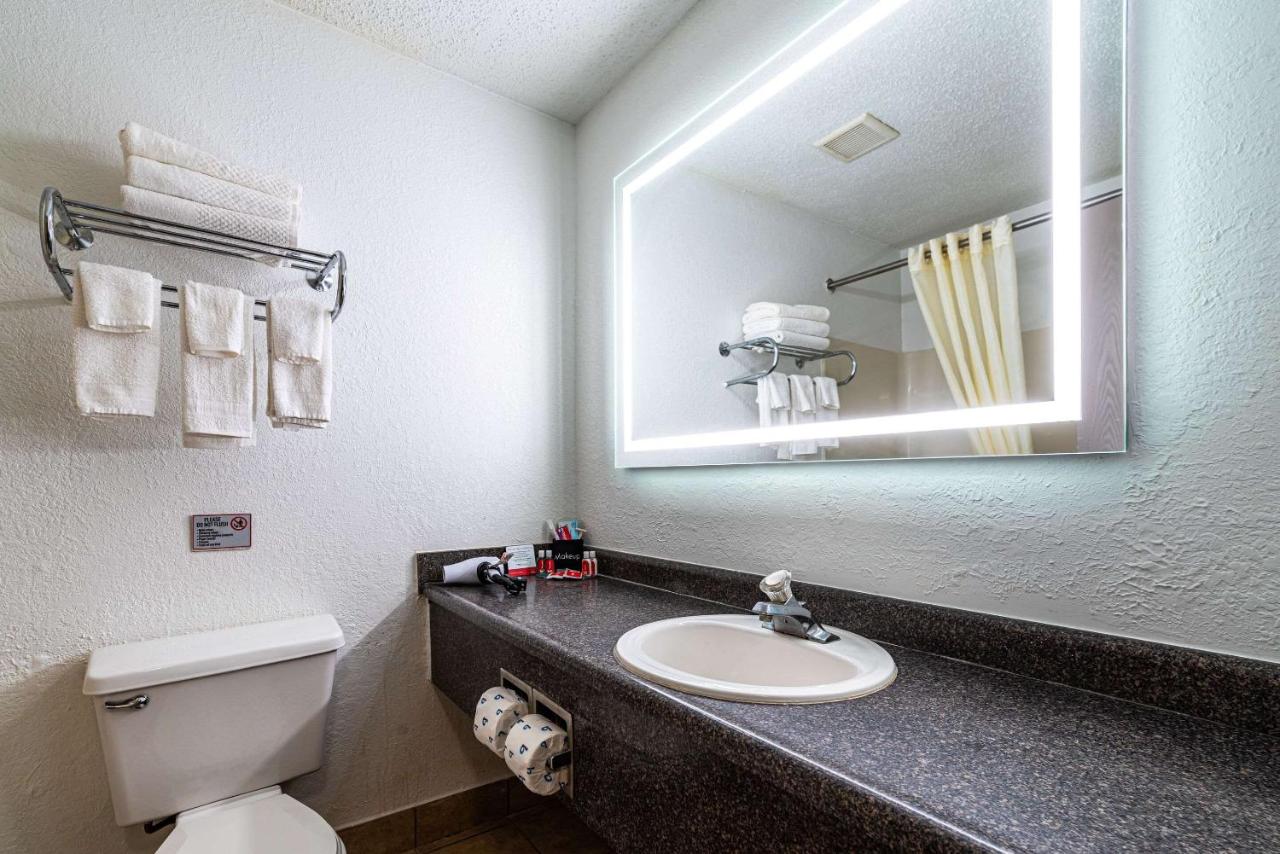  | Econo Lodge Streetsboro