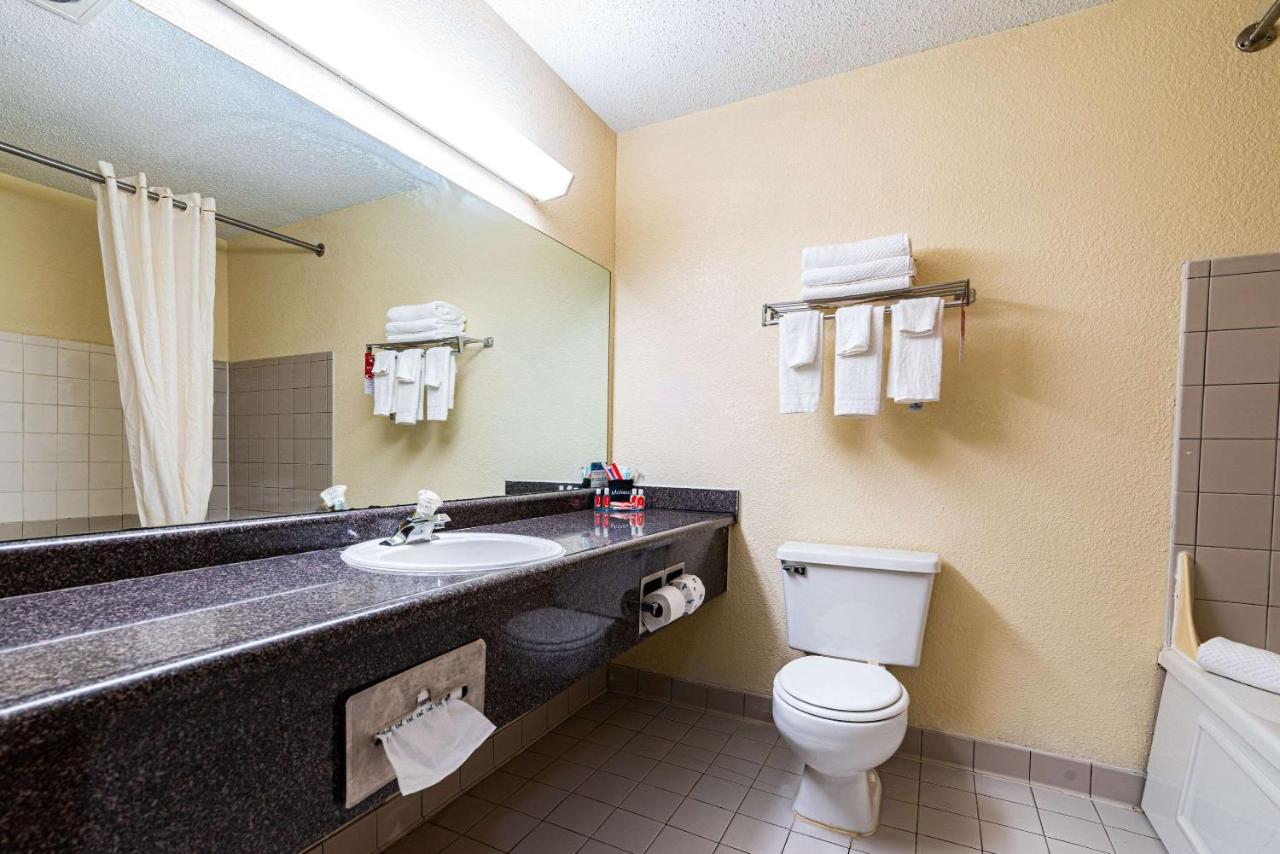 | Econo Lodge Streetsboro