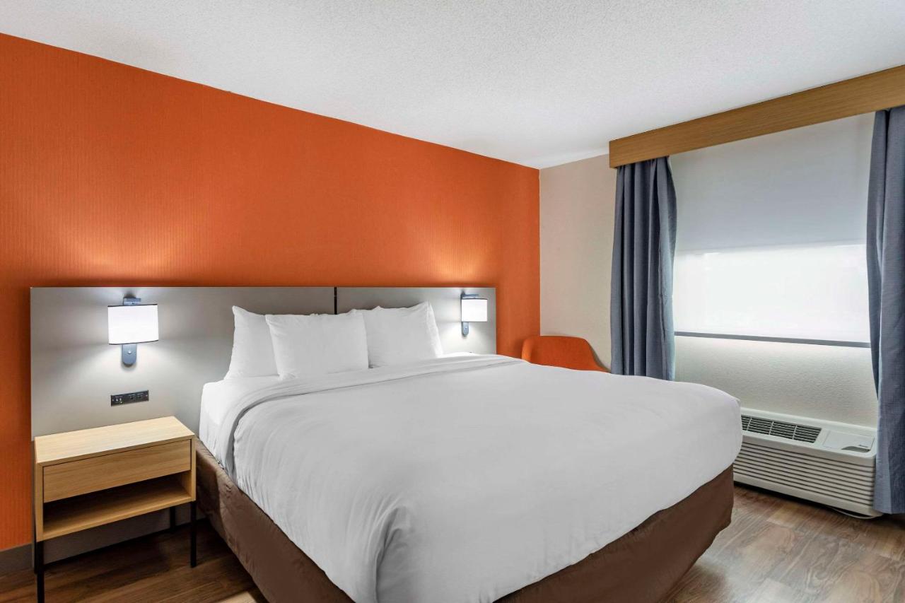 King Room - Non-Smoking at Comfort Inn & Suites Nashville Downtown – Stadium