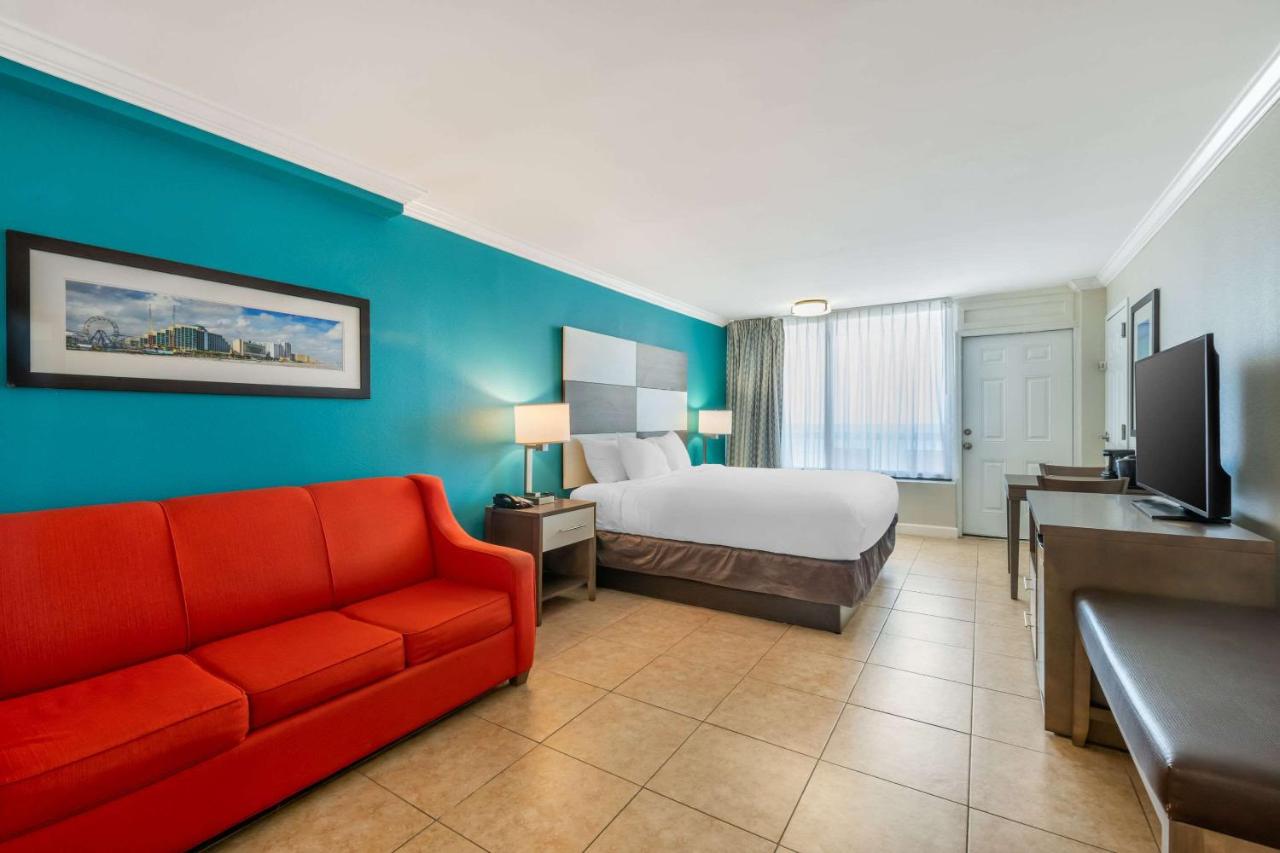 King Room - Accessible/Non-Smoking at Comfort Inn & Suites Daytona Beach Oceanfront