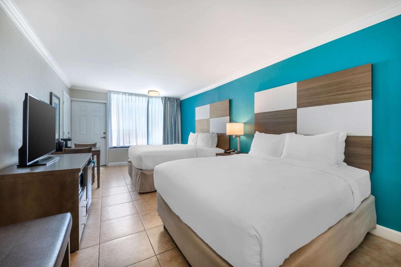 OceanFront Queen Room with Two Queen Beds – Non Smoking at Comfort Inn & Suites Daytona Beach Oceanfront
