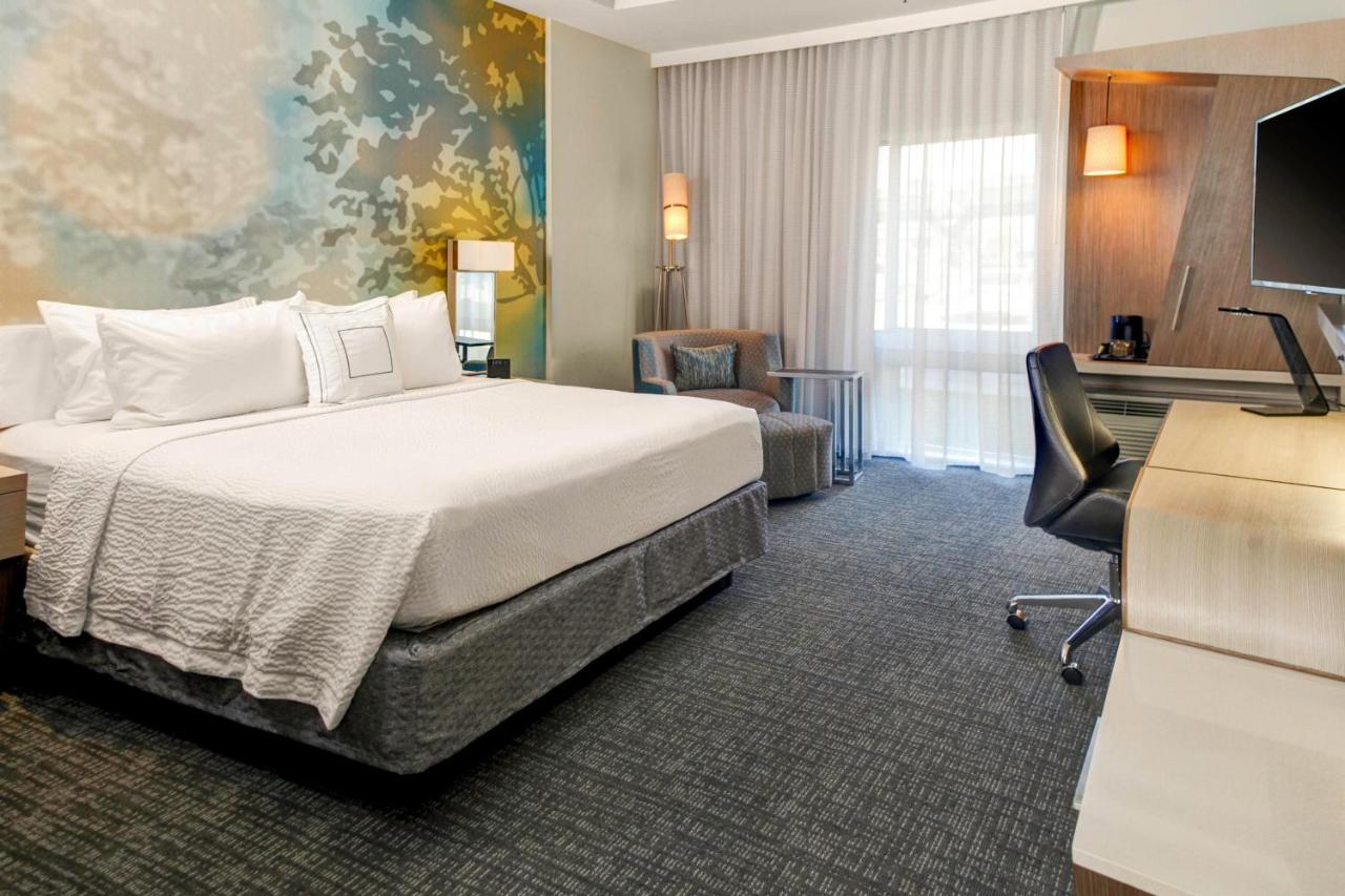 King Room at Courtyard by Marriott New Orleans Westbank/Gretna
