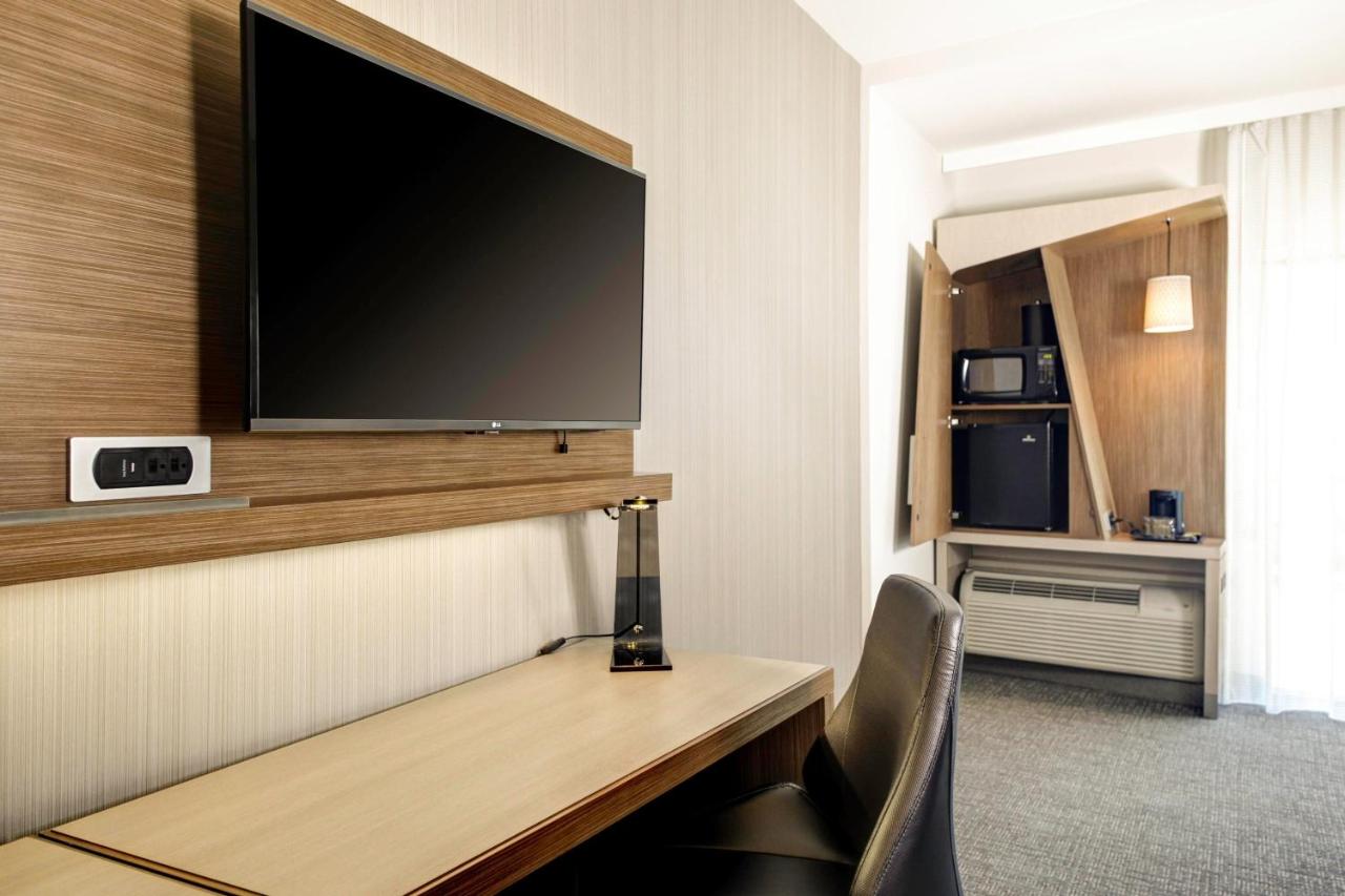 King Room at Courtyard by Marriott New Orleans Westbank/Gretna