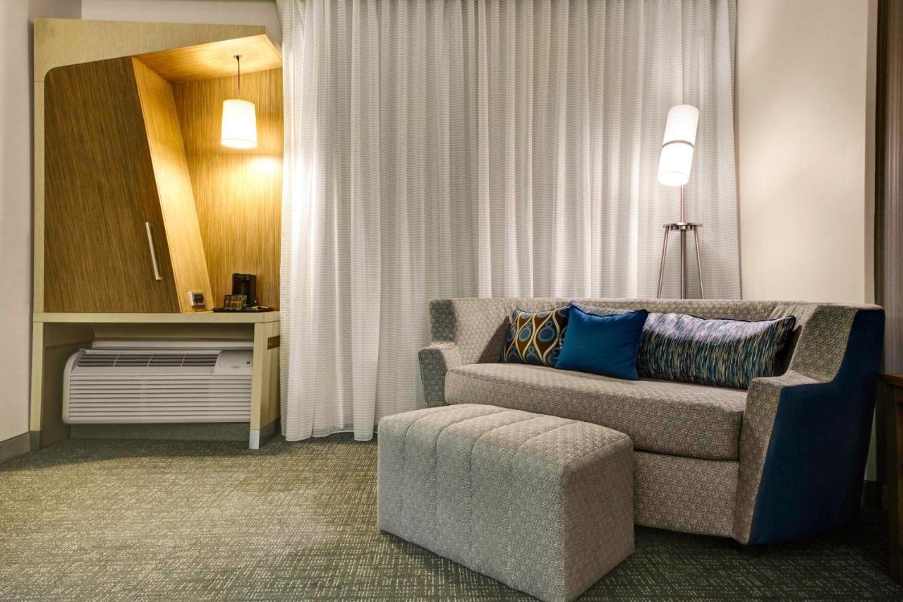 King Room at Courtyard by Marriott New Orleans Westbank/Gretna