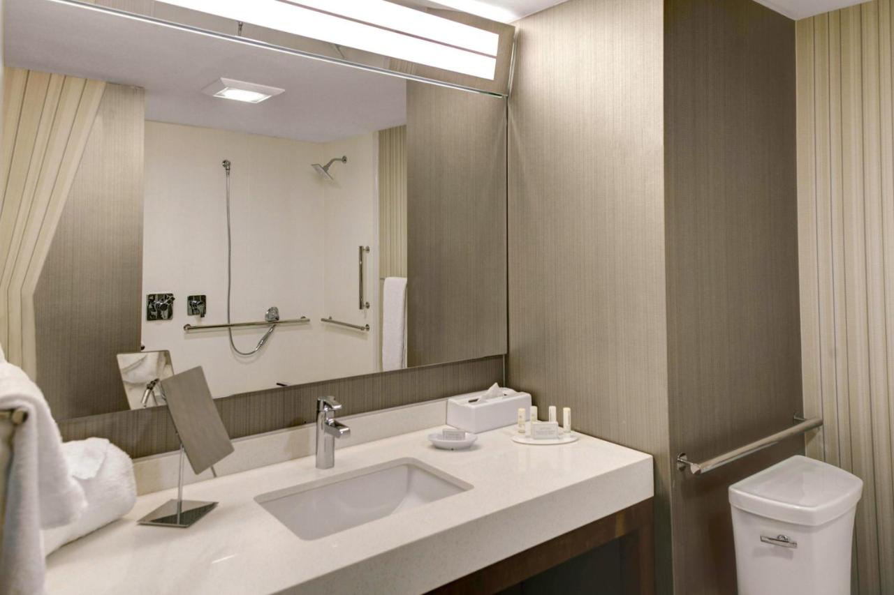 King Room at Courtyard by Marriott New Orleans Westbank/Gretna