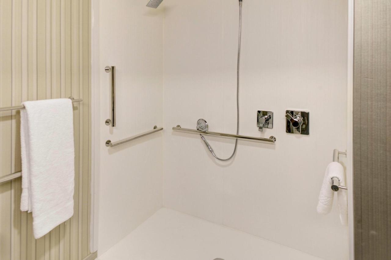 King Room at Courtyard by Marriott New Orleans Westbank/Gretna