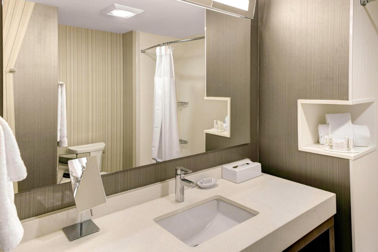 King Room at Courtyard by Marriott New Orleans Westbank/Gretna