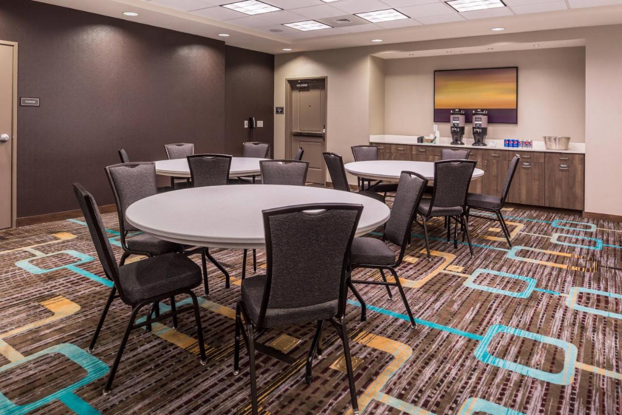| Fairfield Inn & Suites St Louis Westport