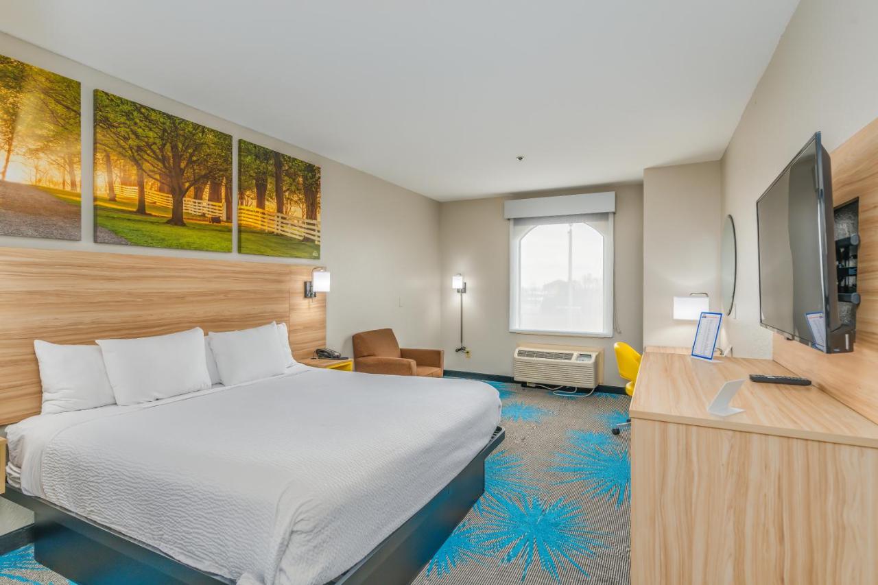 King Room - Non-Smoking at Days Inn & Suites by Wyndham Prattville-Montgomery