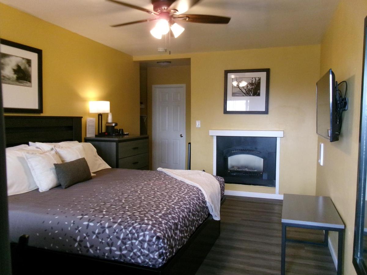 | Carmel Wayfarer Inn