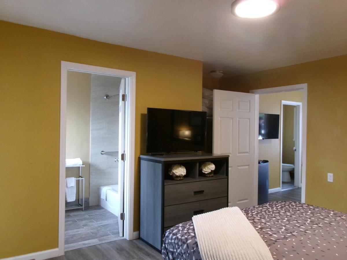 | Carmel Wayfarer Inn