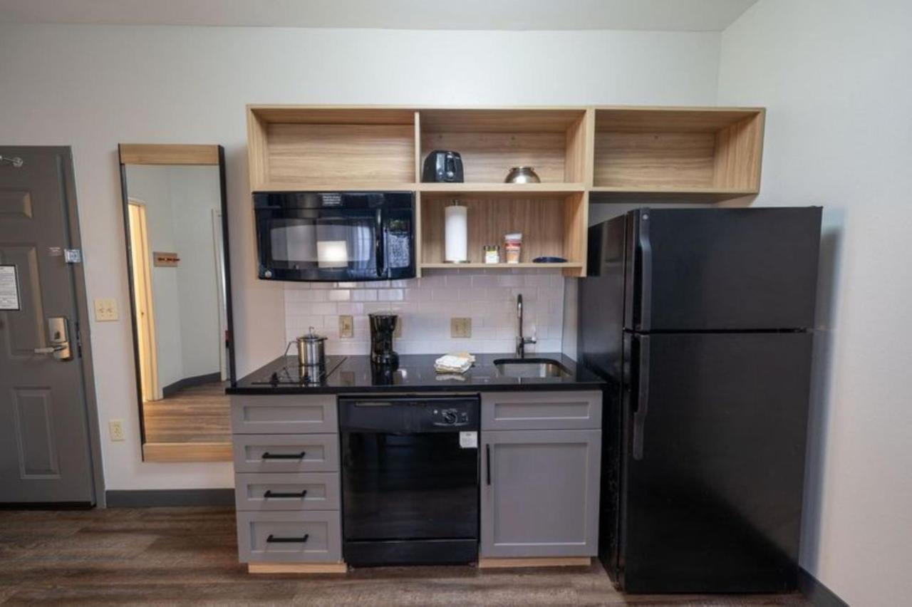 | Candlewood Suites Baytown, an IHG Hotel