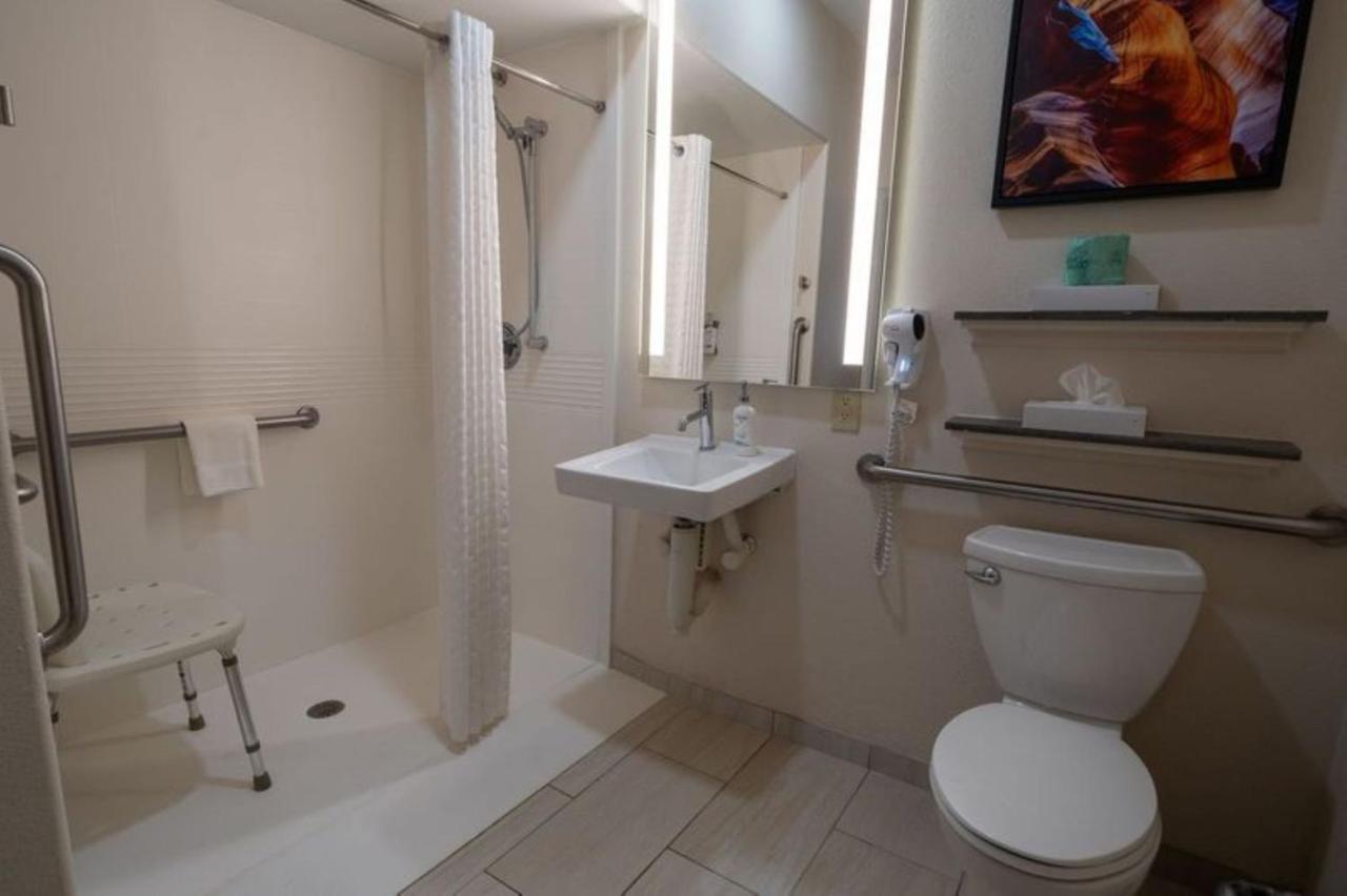 | Candlewood Suites Baytown, an IHG Hotel