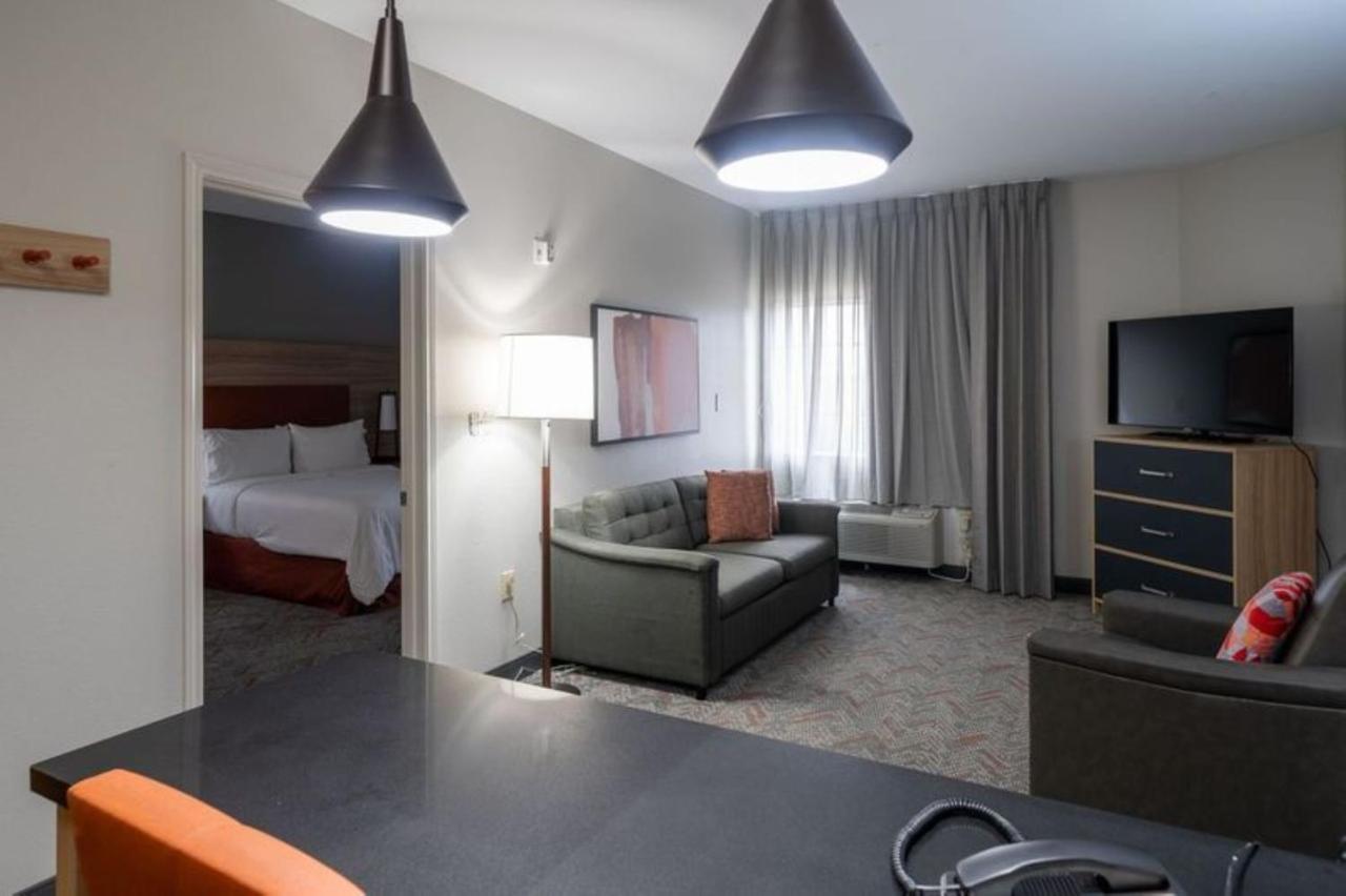 | Candlewood Suites Baytown, an IHG Hotel