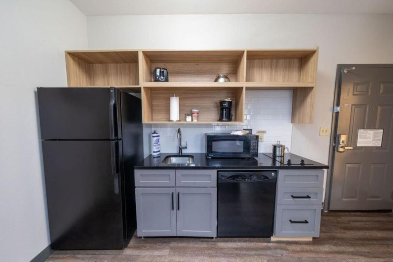 | Candlewood Suites Baytown, an IHG Hotel