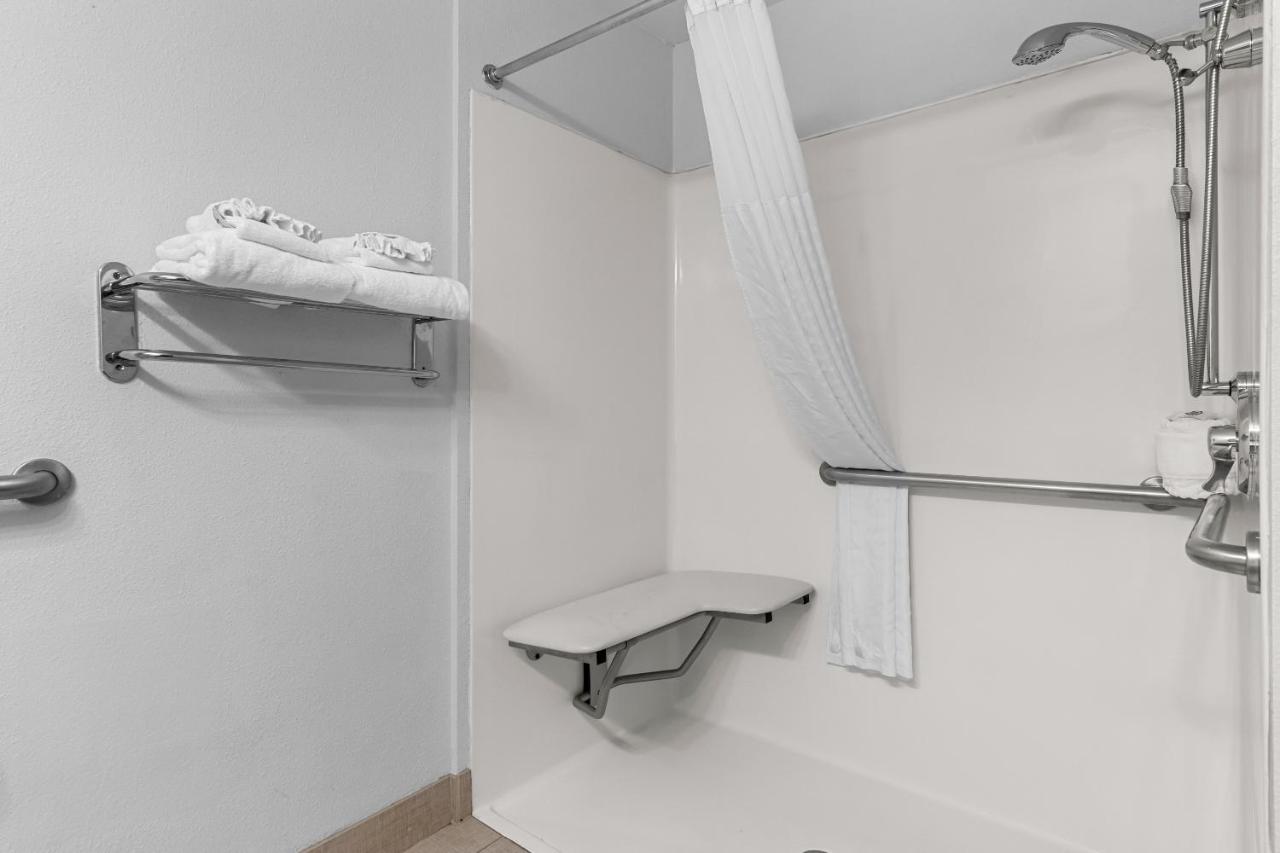  | Comfort Inn & Suites near Tinley Park Amphitheater