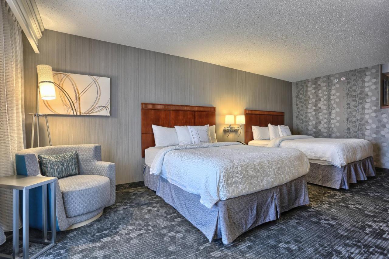Queen Room with Two Queen Beds at Courtyard by Marriott Harrisburg West/Mechanicsburg
