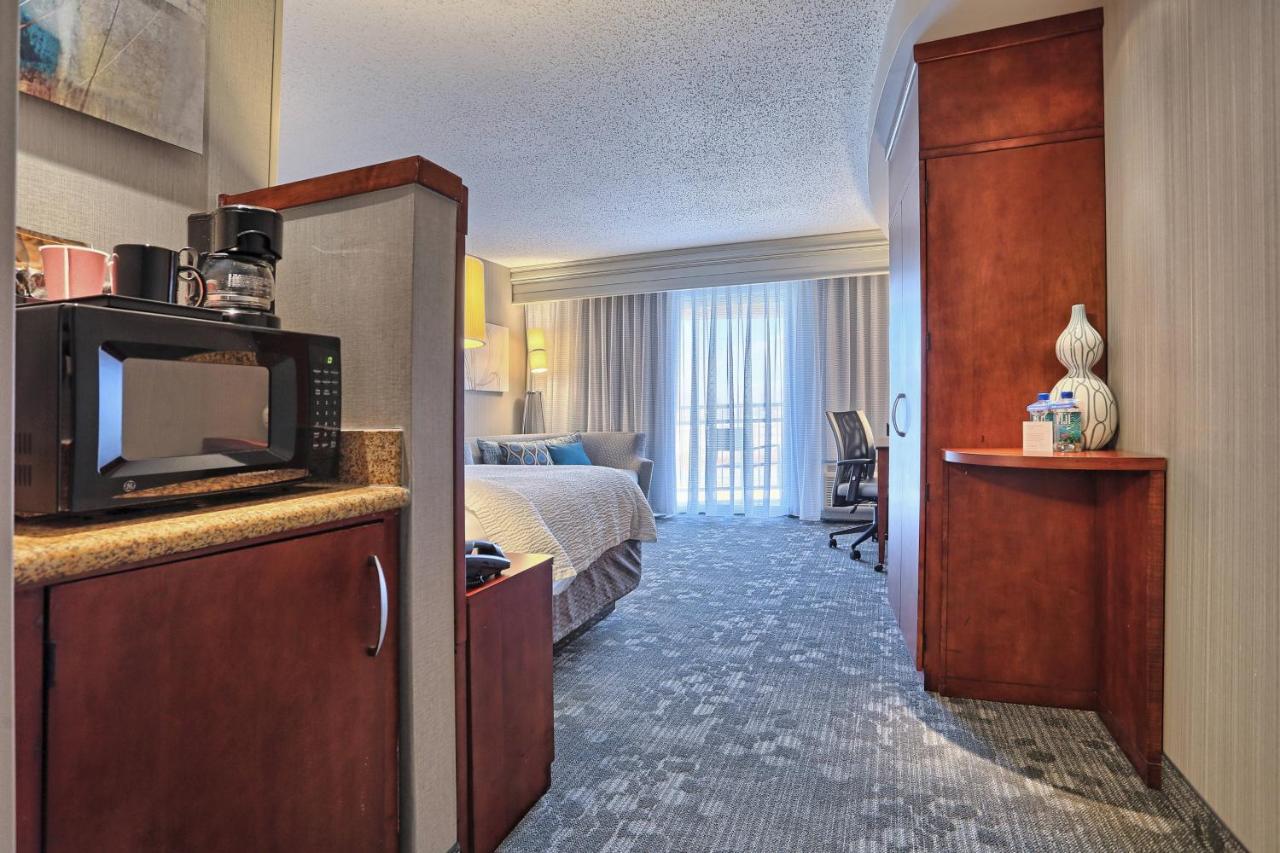 King Room with Sofa Bed at Courtyard by Marriott Harrisburg West/Mechanicsburg