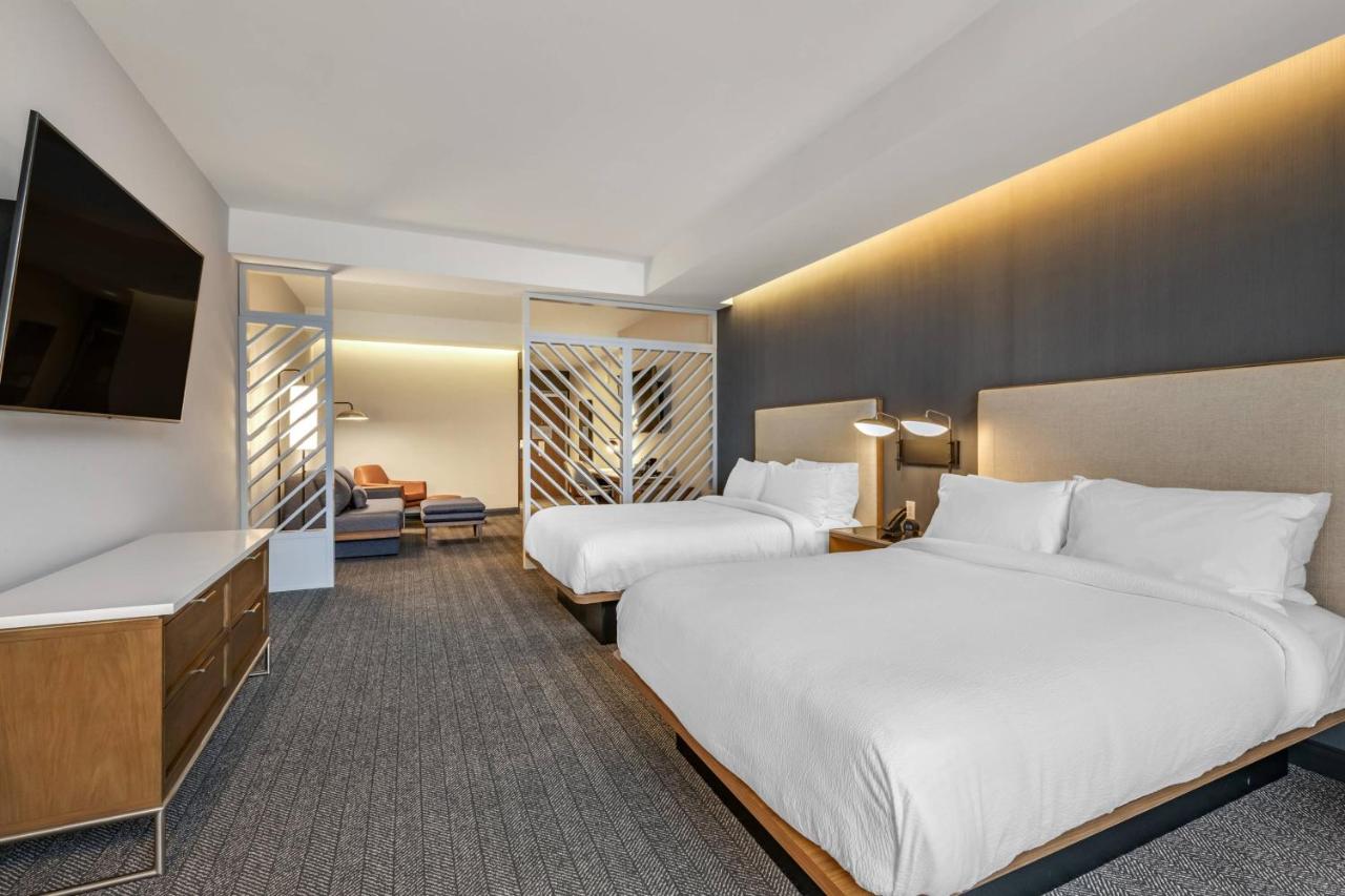Queen Suite with Sofa Bed at Courtyard by Marriott Fort Lauderdale Downtown